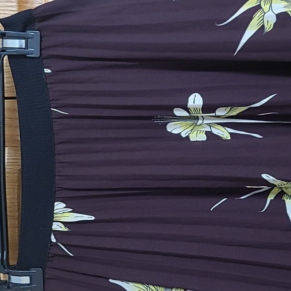 ☀️H&M eggplant chiffon long skirt ✨️ perfect for spring! - Picture 2 of 6